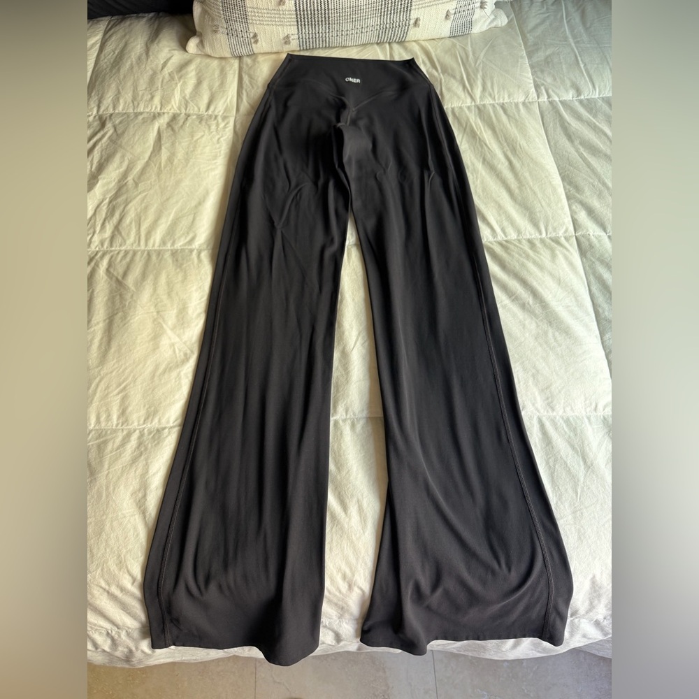 ONER ACTIVE Soft motion Black flare Leggings- XS reg length - Picture 2 of 5